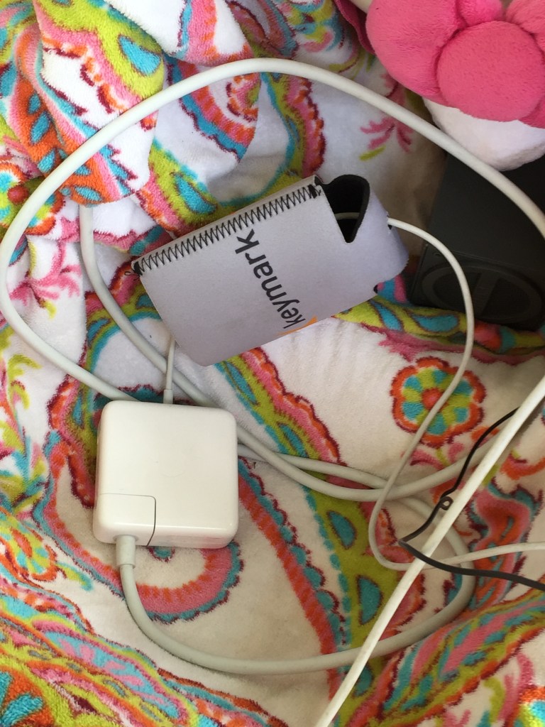 IMPORTANT: Avoid overheating power adapter and always remove before plugging in!  